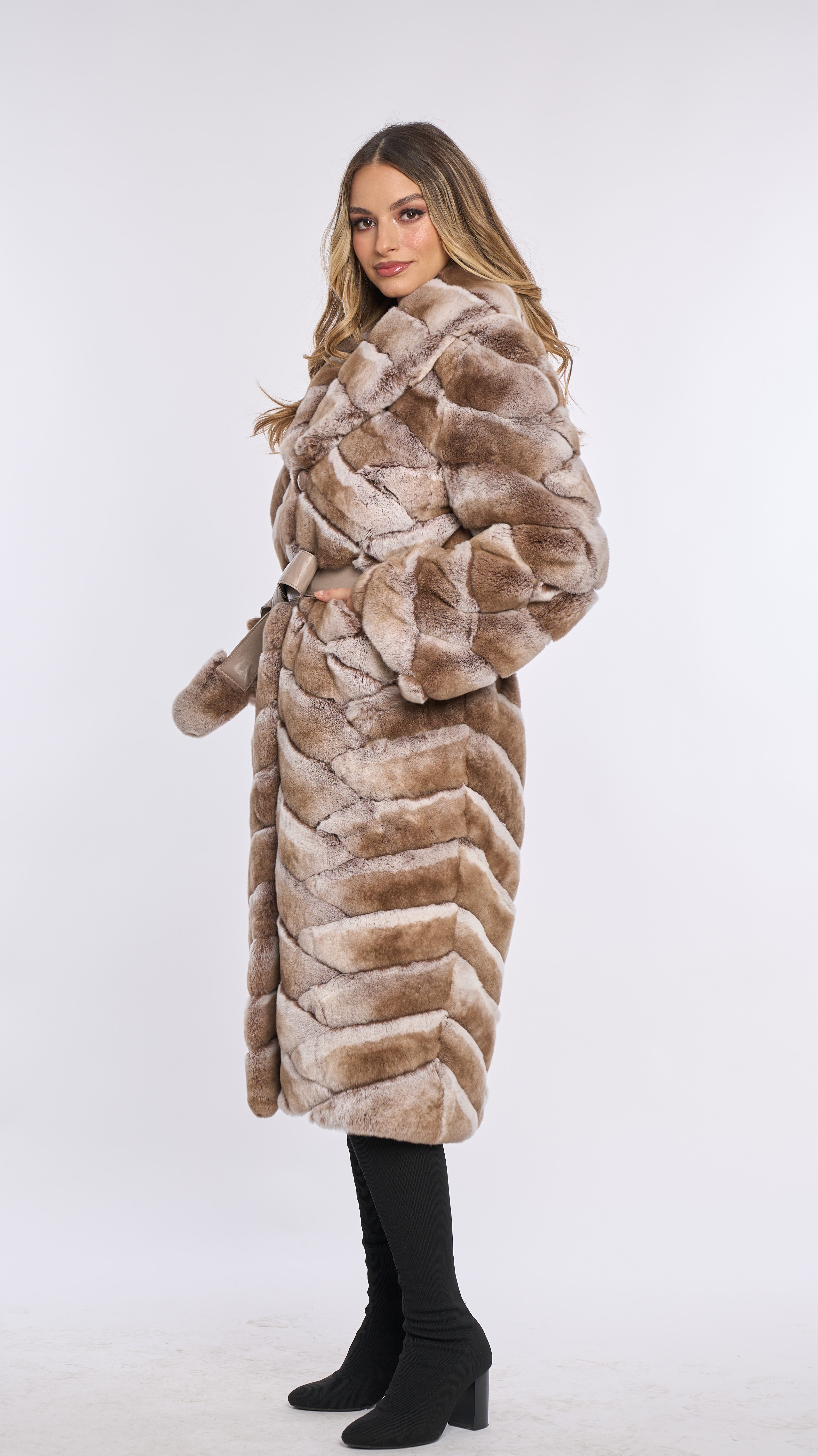 Haina din blana naturala de rex chinchilla model impletit, alb-bej Haina din blana naturala de rex chinchilla model impletit, alb-bej