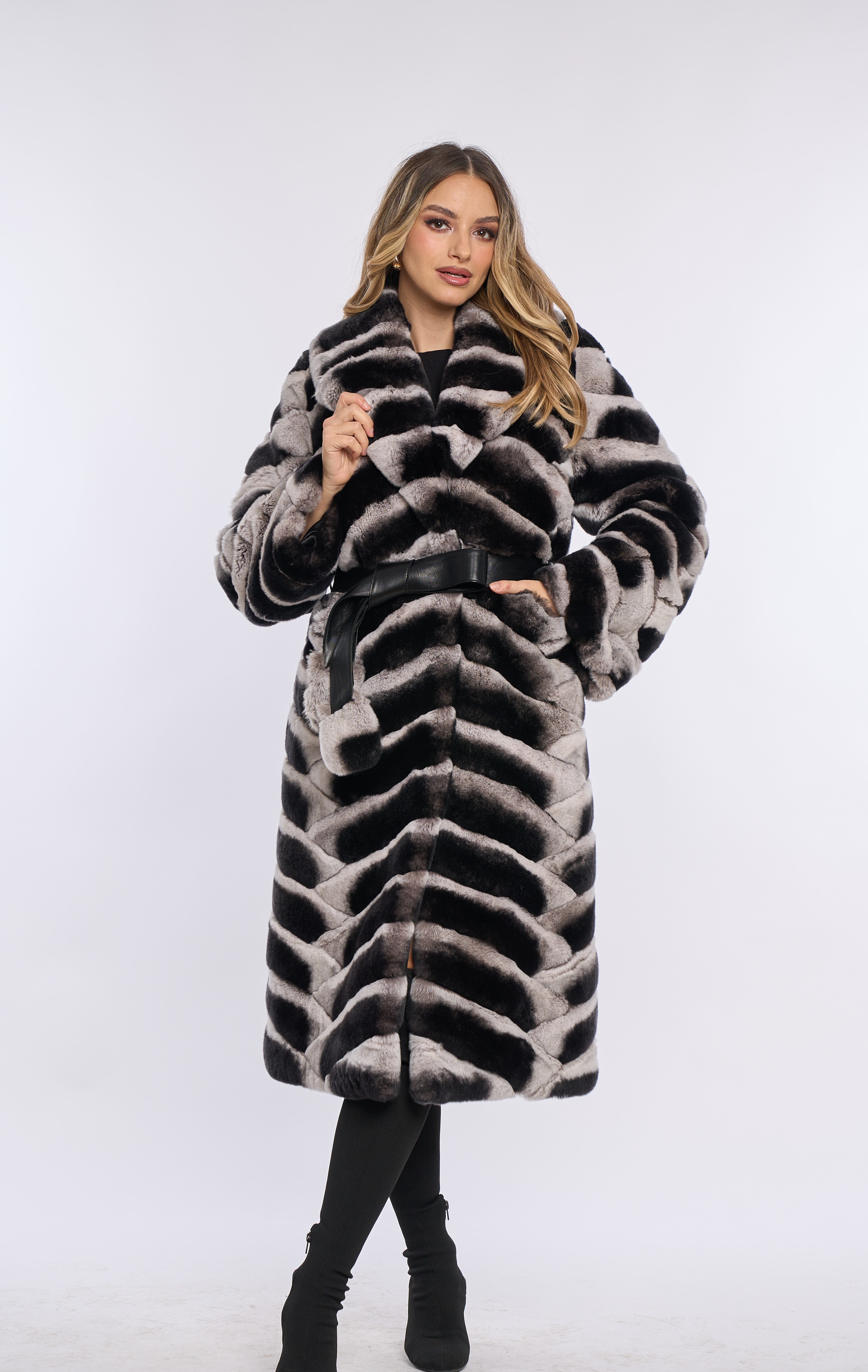 Haina din blana de rex chinchilla model impletit, alb-negru Haina din blana de rex chinchilla model impletit, alb-negru