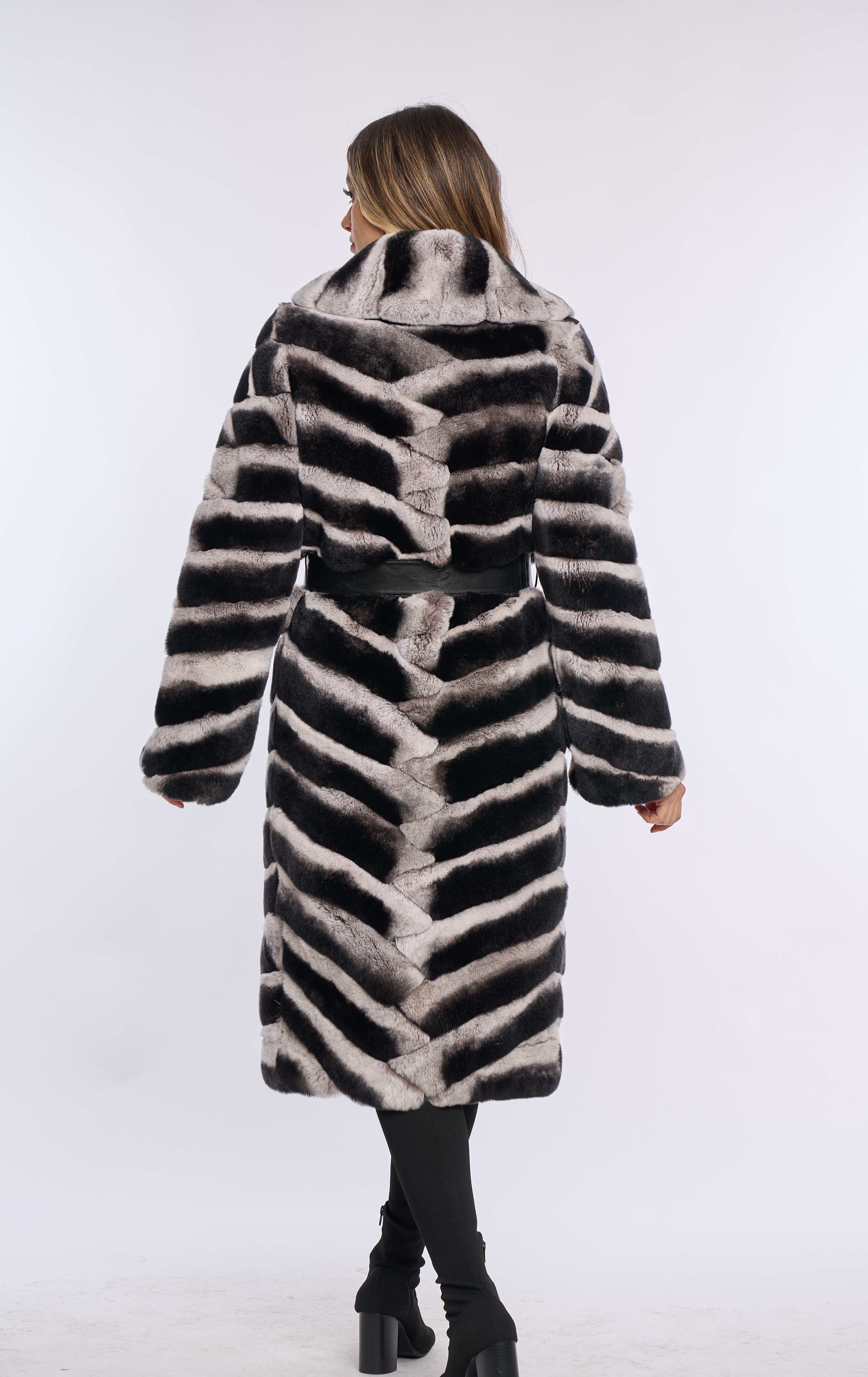 Haina din blana de rex chinchilla model impletit, alb-negru Haina din blana de rex chinchilla model impletit, alb-negru