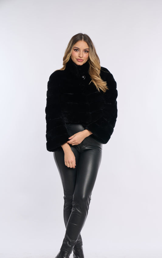 Haina blana de Rex Chinchilla, maneca lunga, neagra