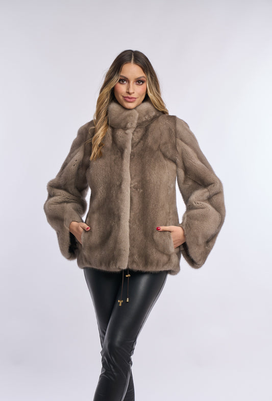 Haina blana de vizon Silver, Siartas