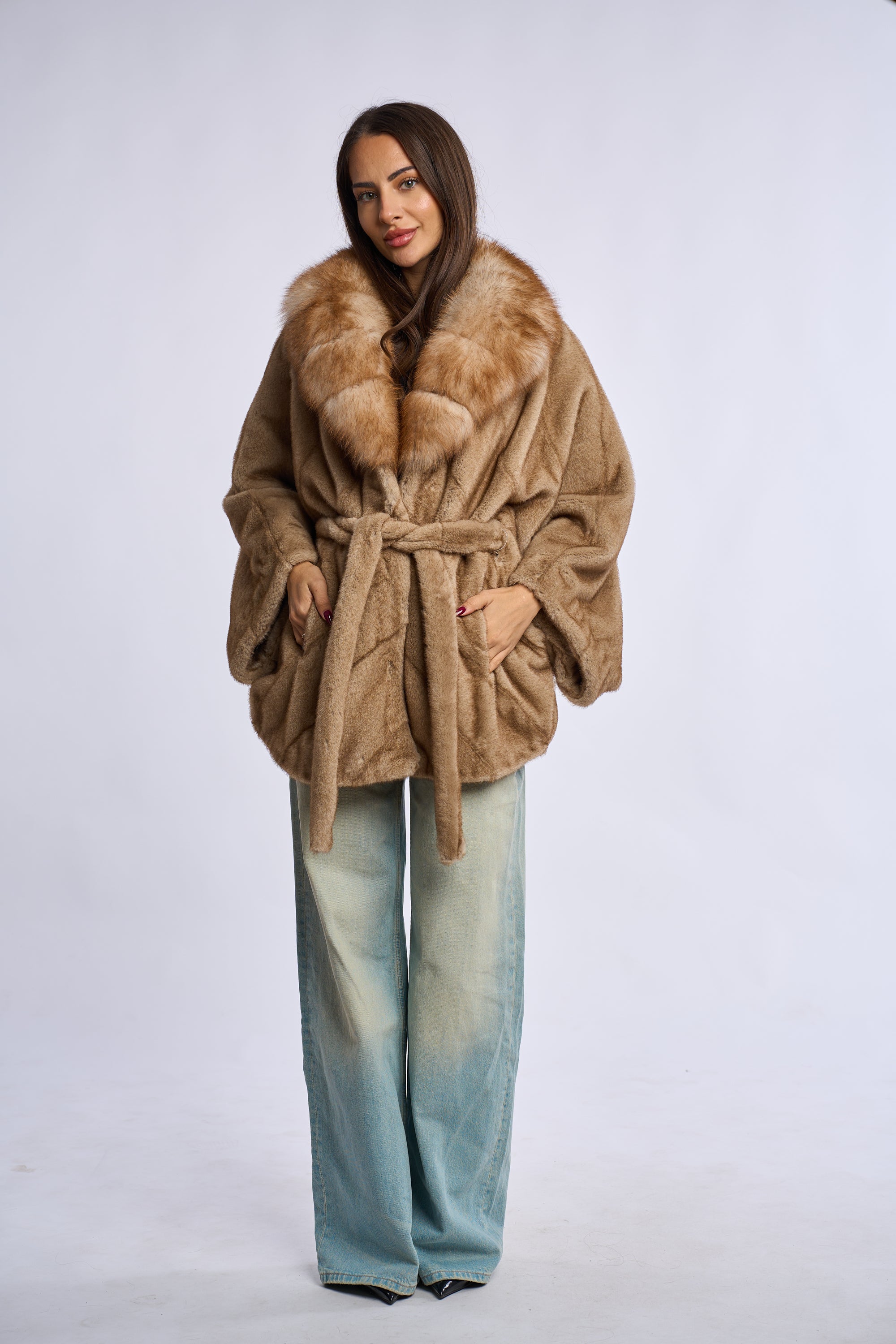 Palton alcantara stil fluture cu blana de vulpe, camel