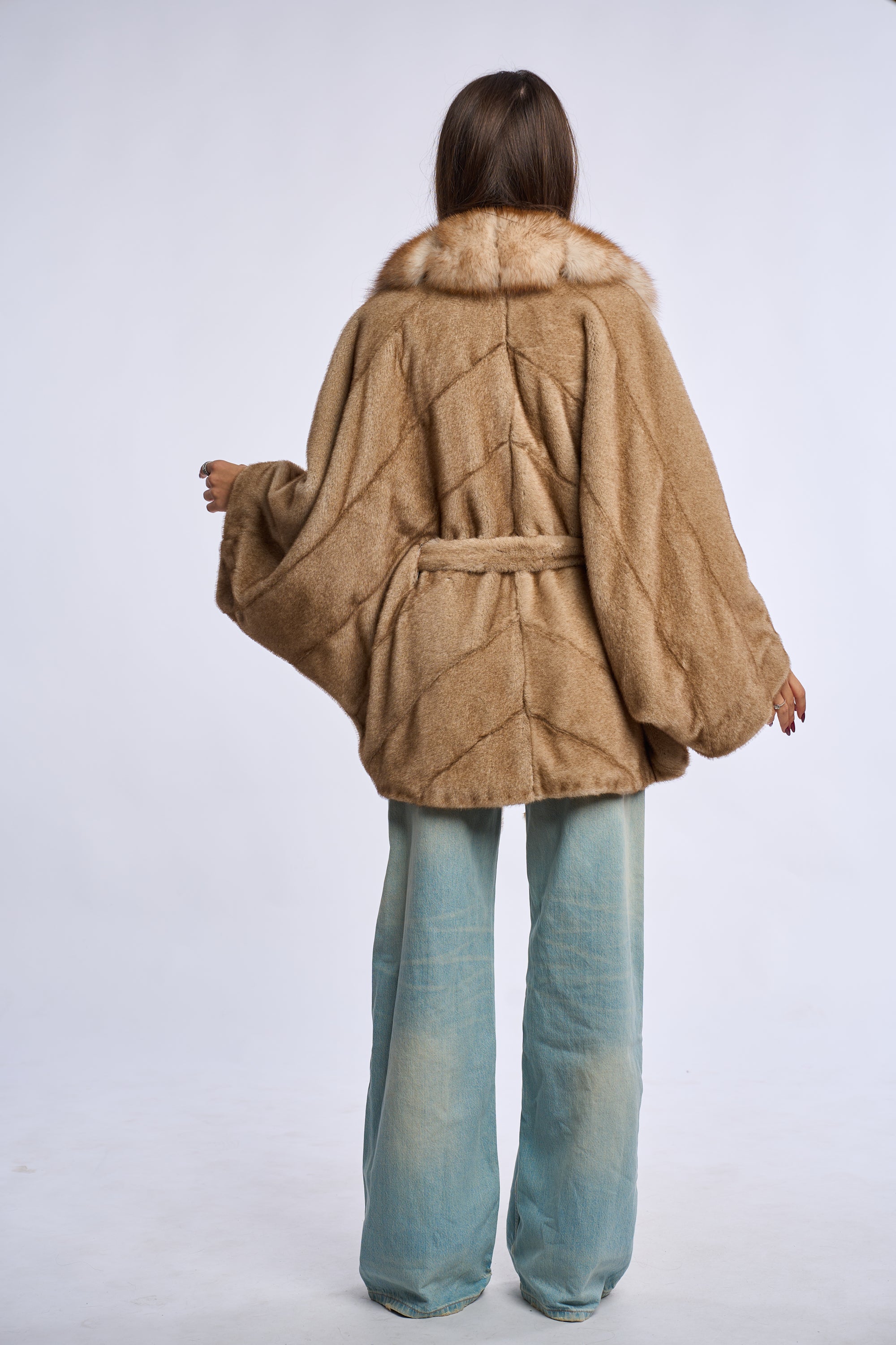 Palton alcantara stil fluture cu blana de vulpe, camel