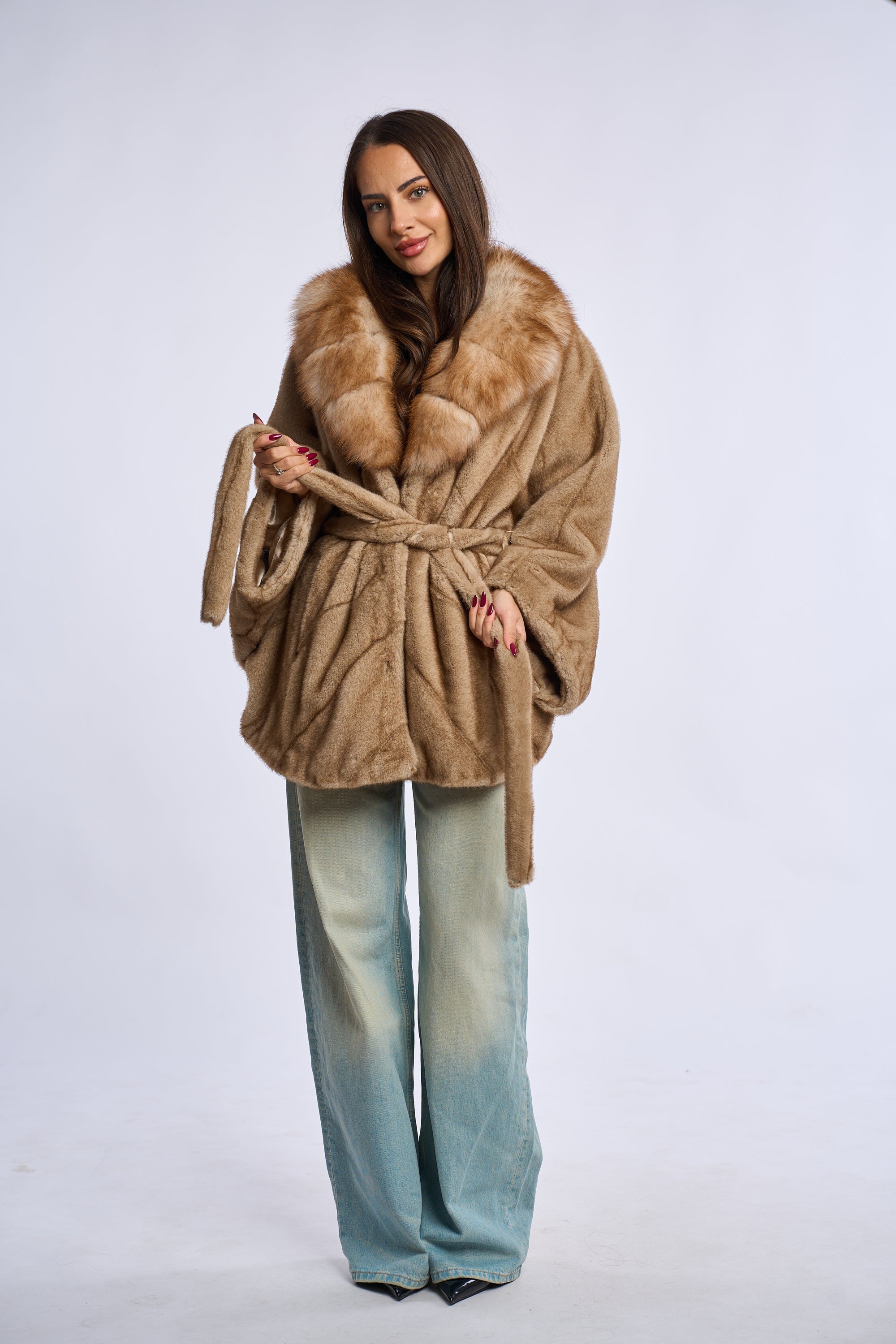 Palton alcantara stil fluture cu blana de vulpe, camel