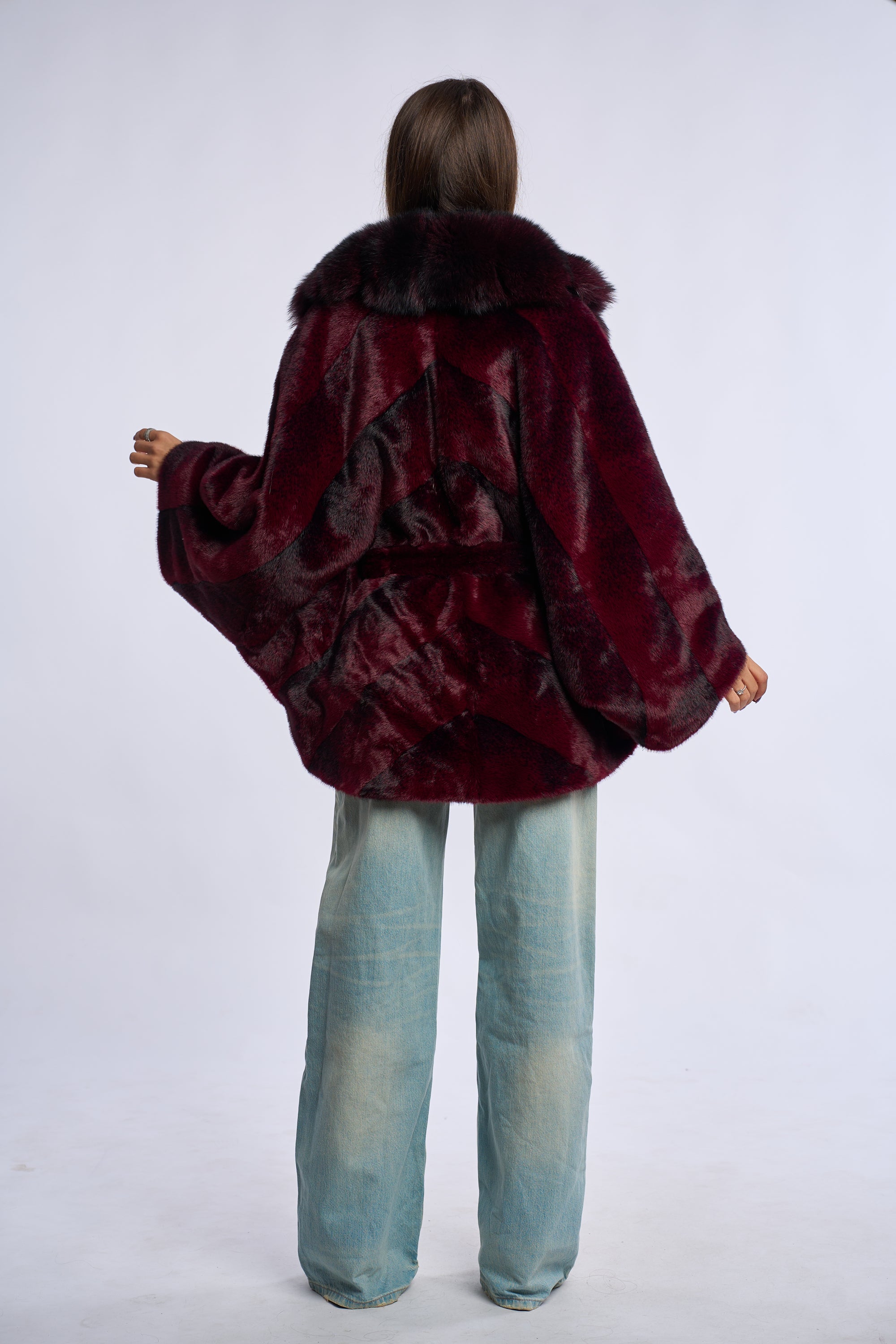 Palton alcantara stil fluture cu blana de vulpe, bordo