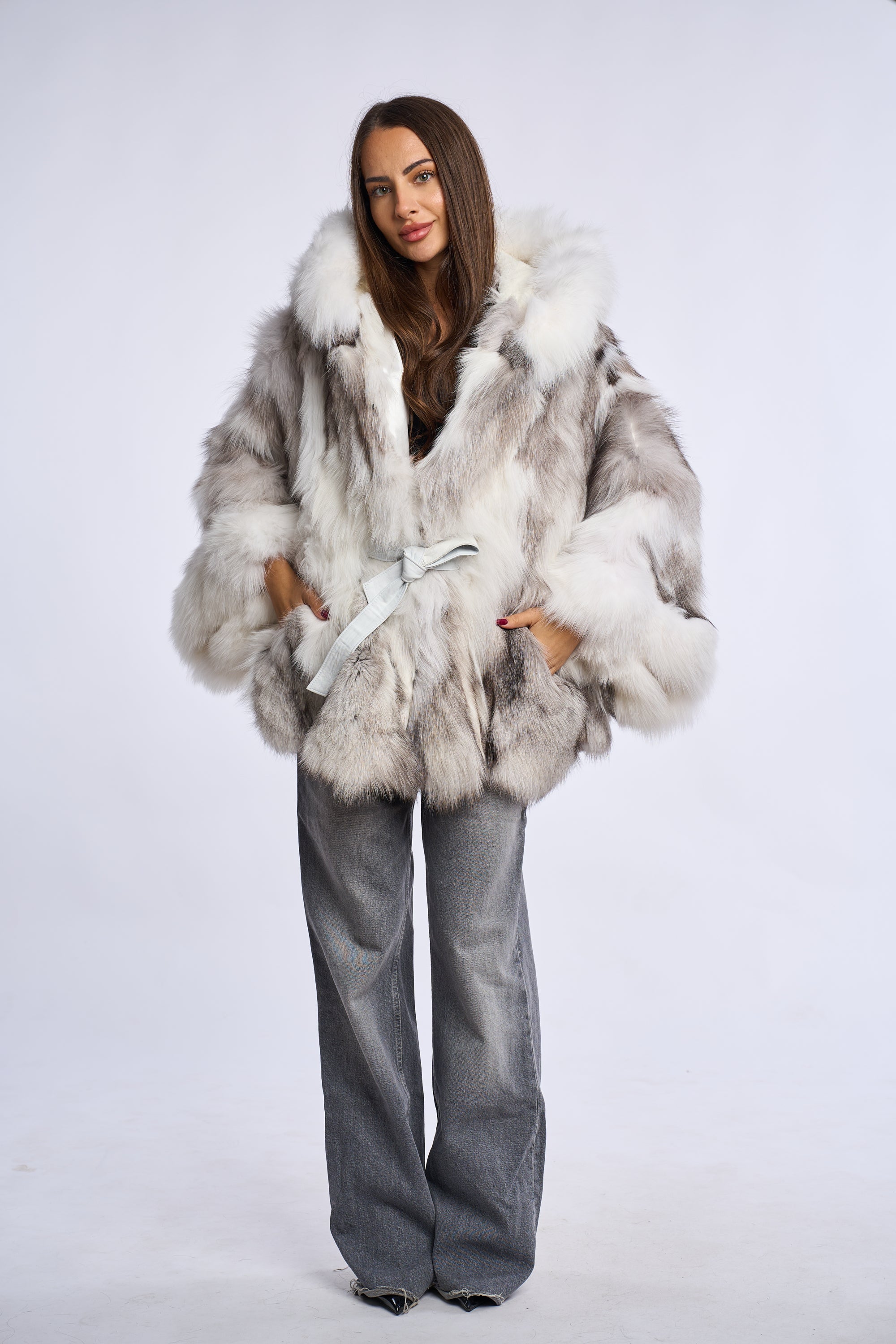 Haina blana naturala de vulpe arctica stil fluture cu gluga
