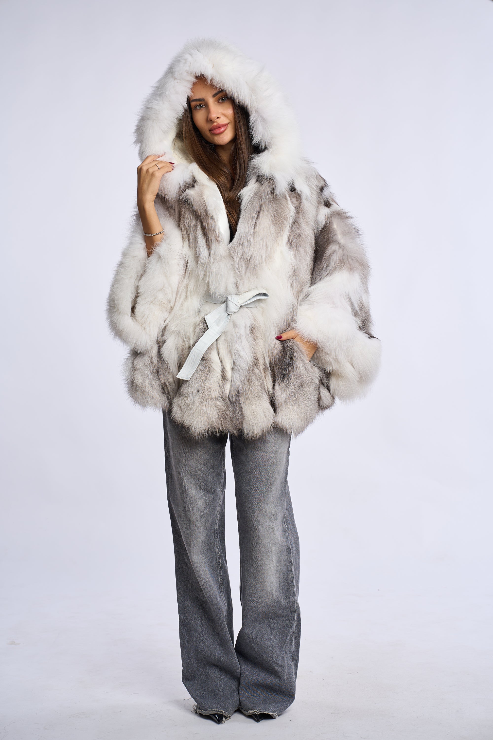 Haina blana naturala de vulpe arctica stil fluture cu gluga