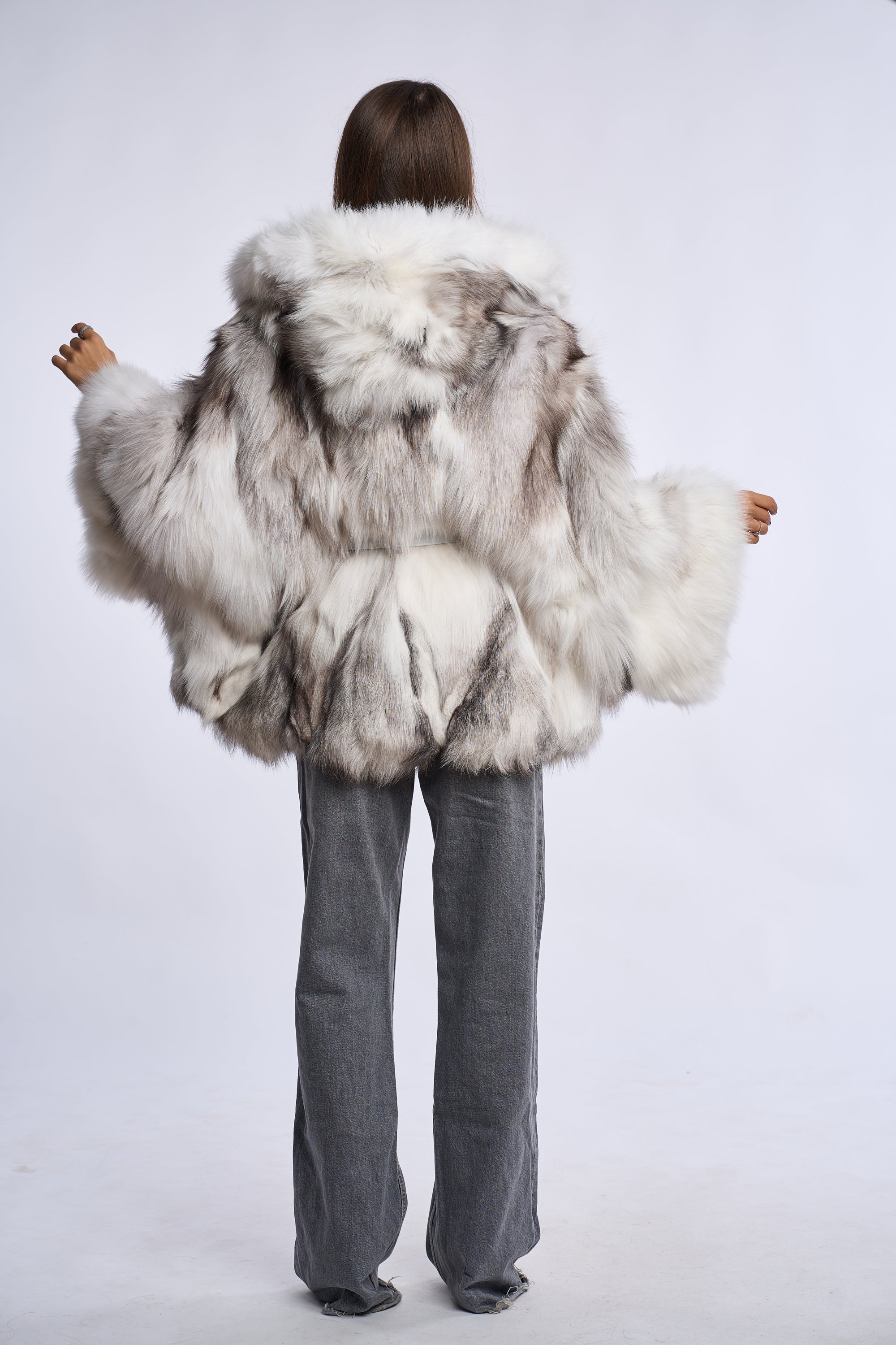 Haina blana naturala de vulpe arctica stil fluture cu gluga