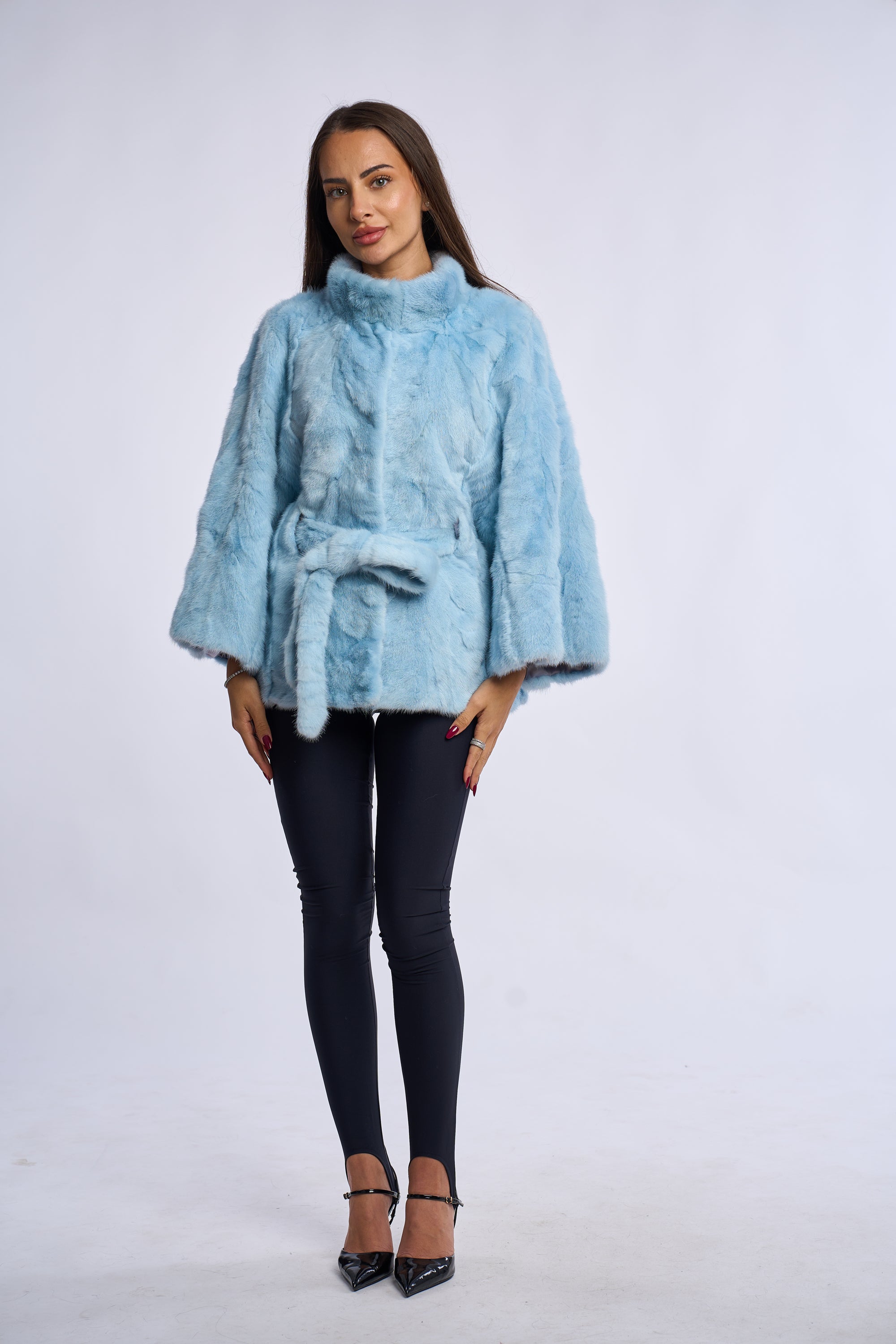 Haina blana naturala de vizon  cu cordon, baby blue