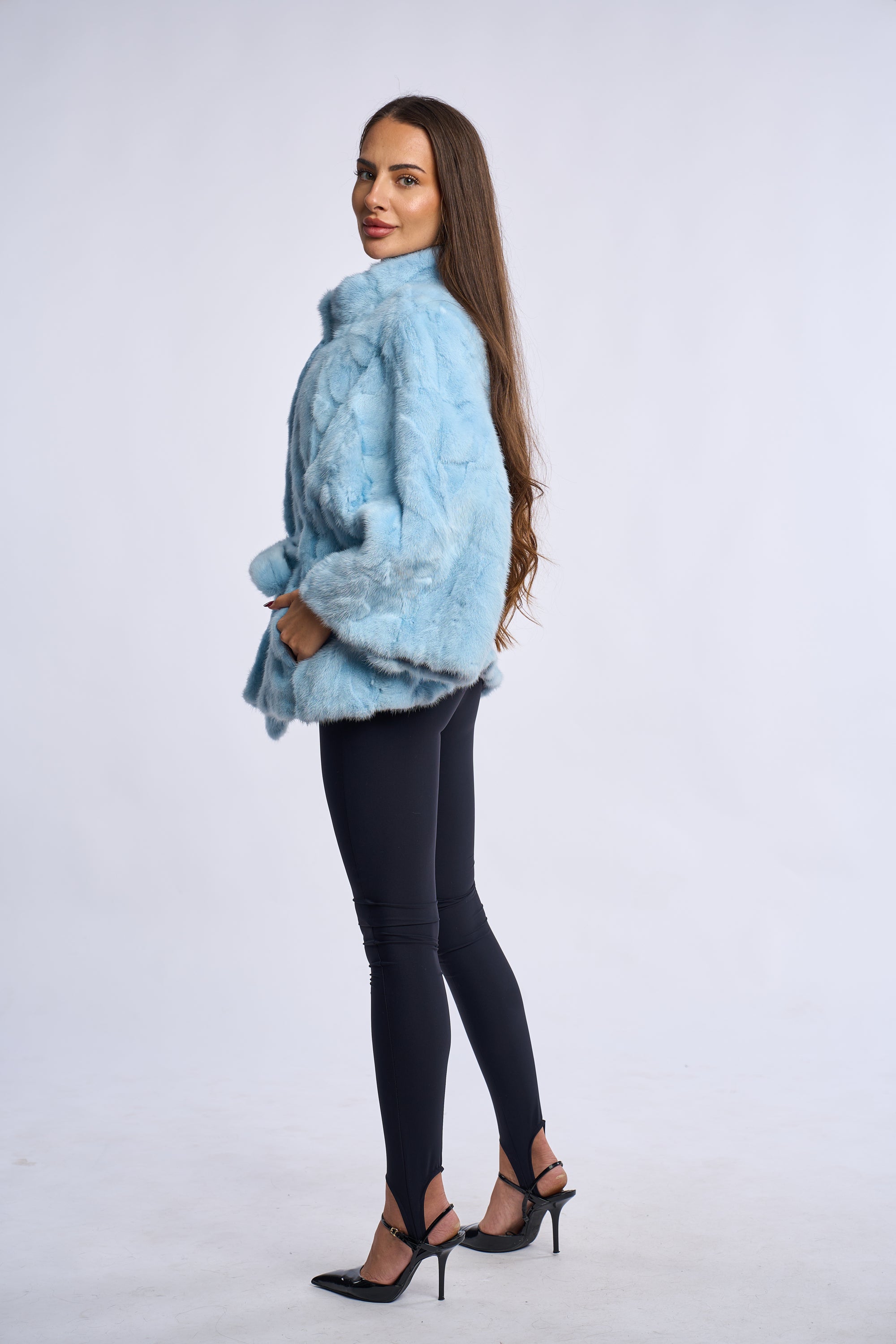 Haina blana naturala de vizon  cu cordon, baby blue