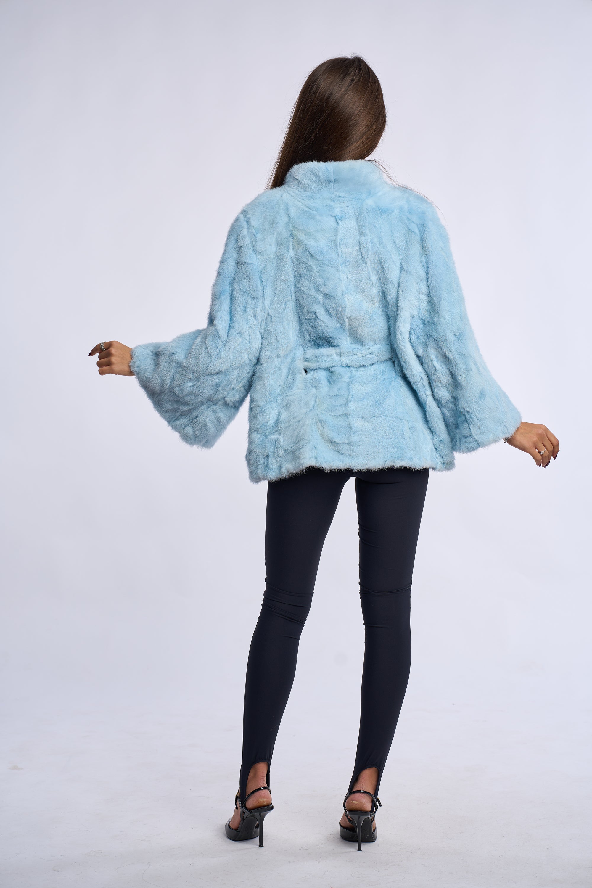 Haina blana naturala de vizon  cu cordon, baby blue