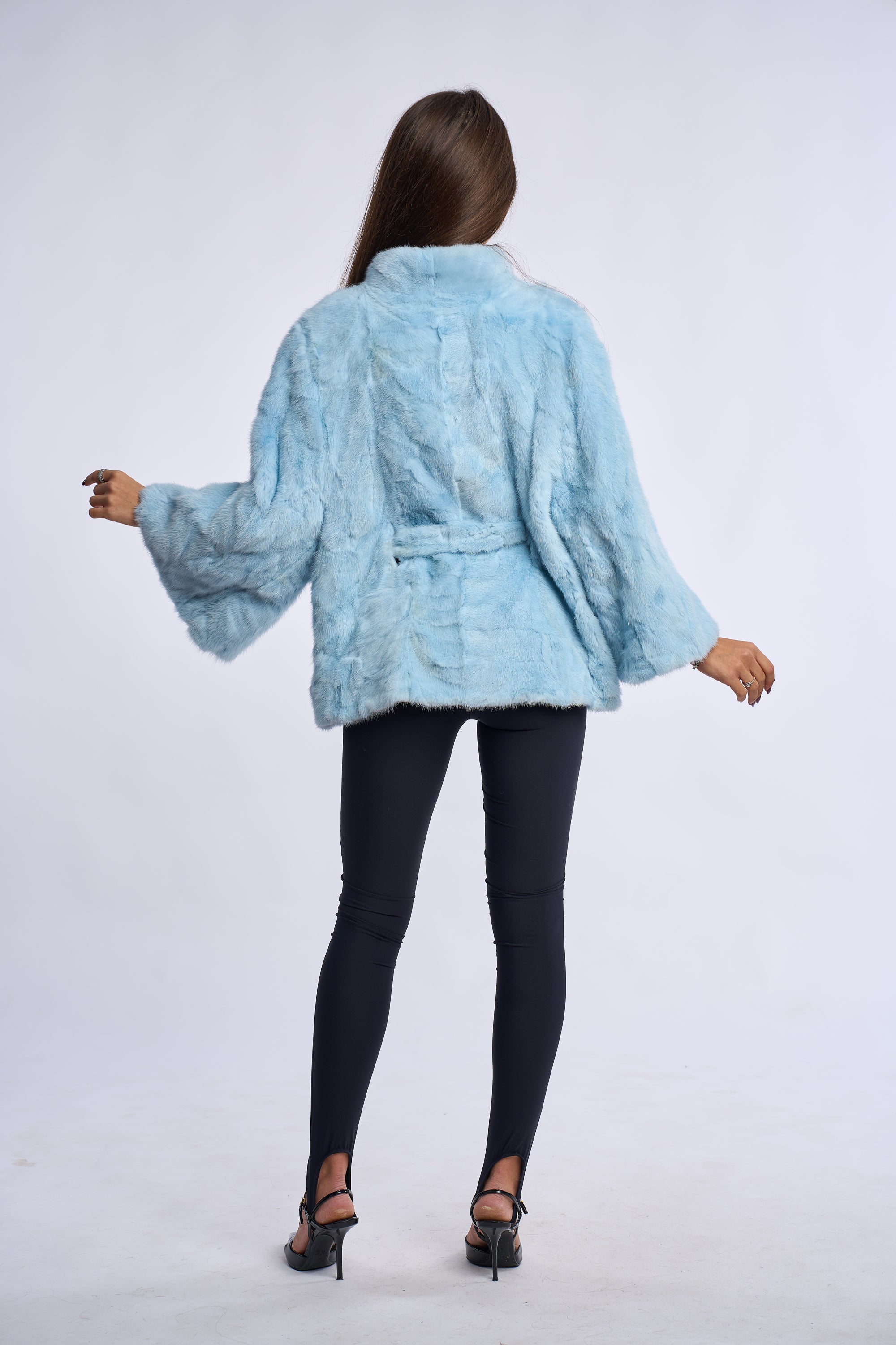 Haina blana naturala de vizon  cu cordon, baby blue
