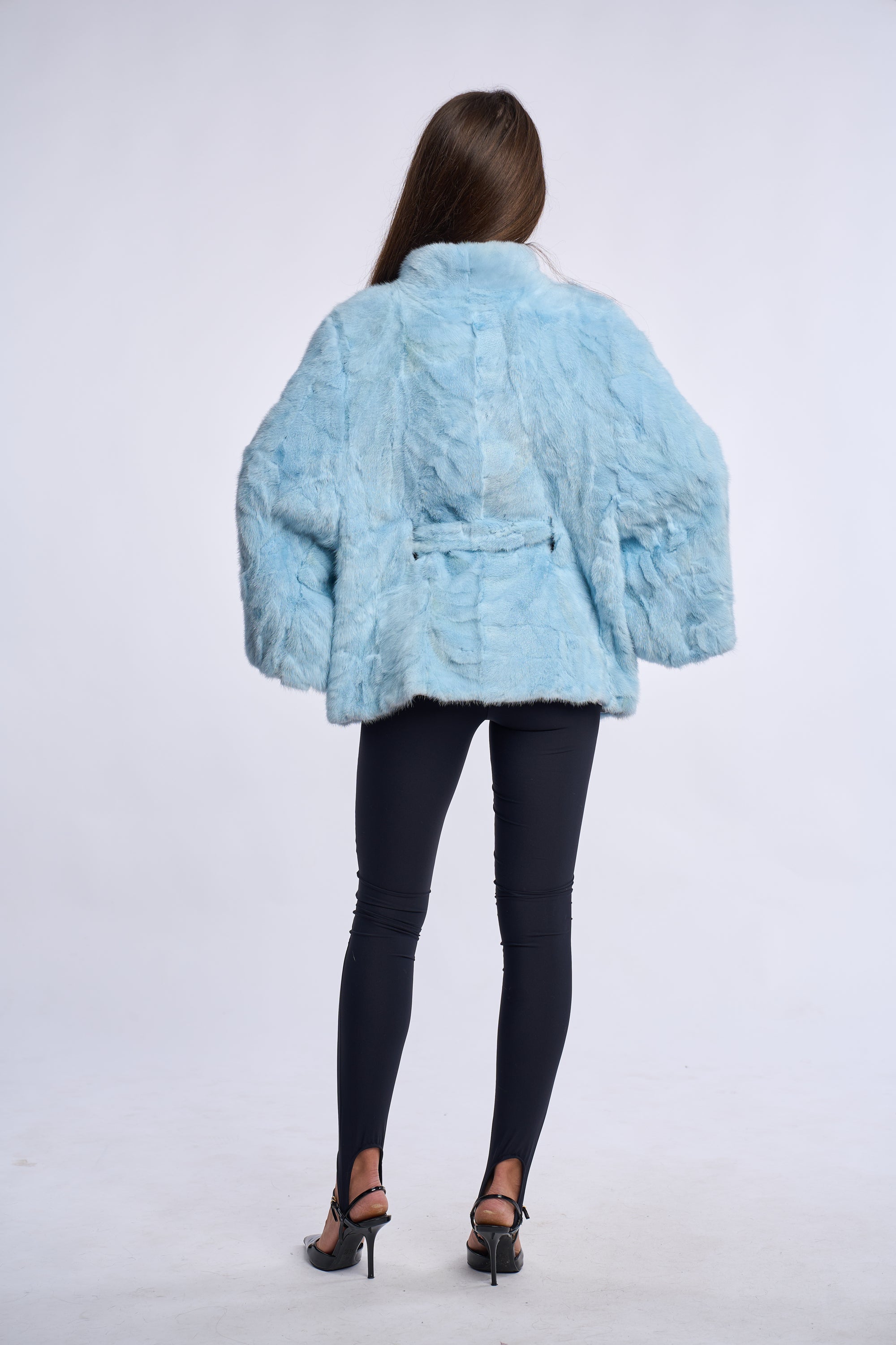 Haina blana naturala de vizon  cu cordon, baby blue