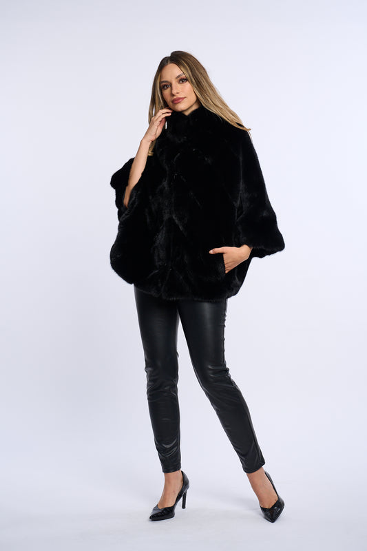 Haina blana vizon in V, poncho, neagra