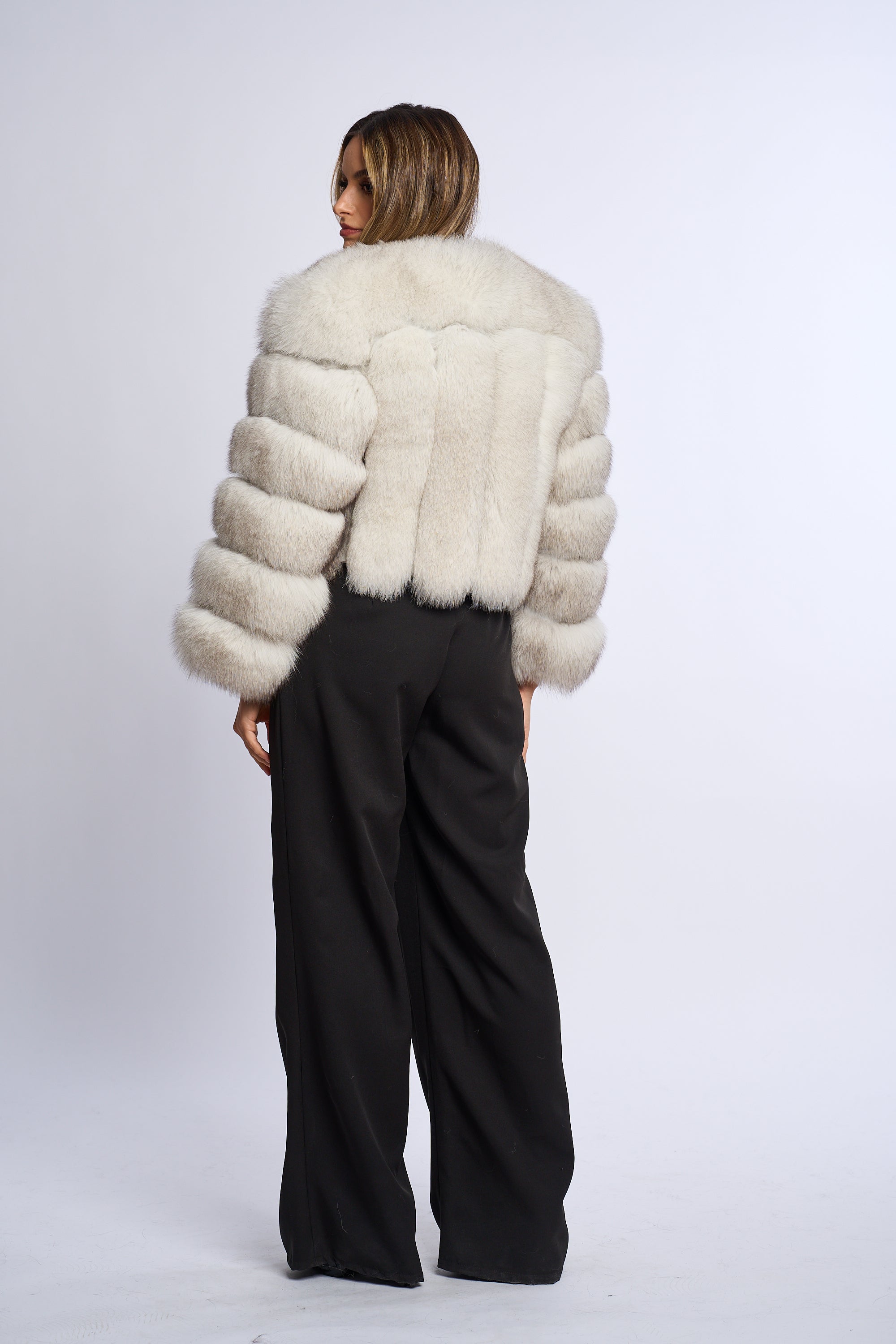 Haina blana naturala din vulpe model scurt 50 cm, alb spicuit