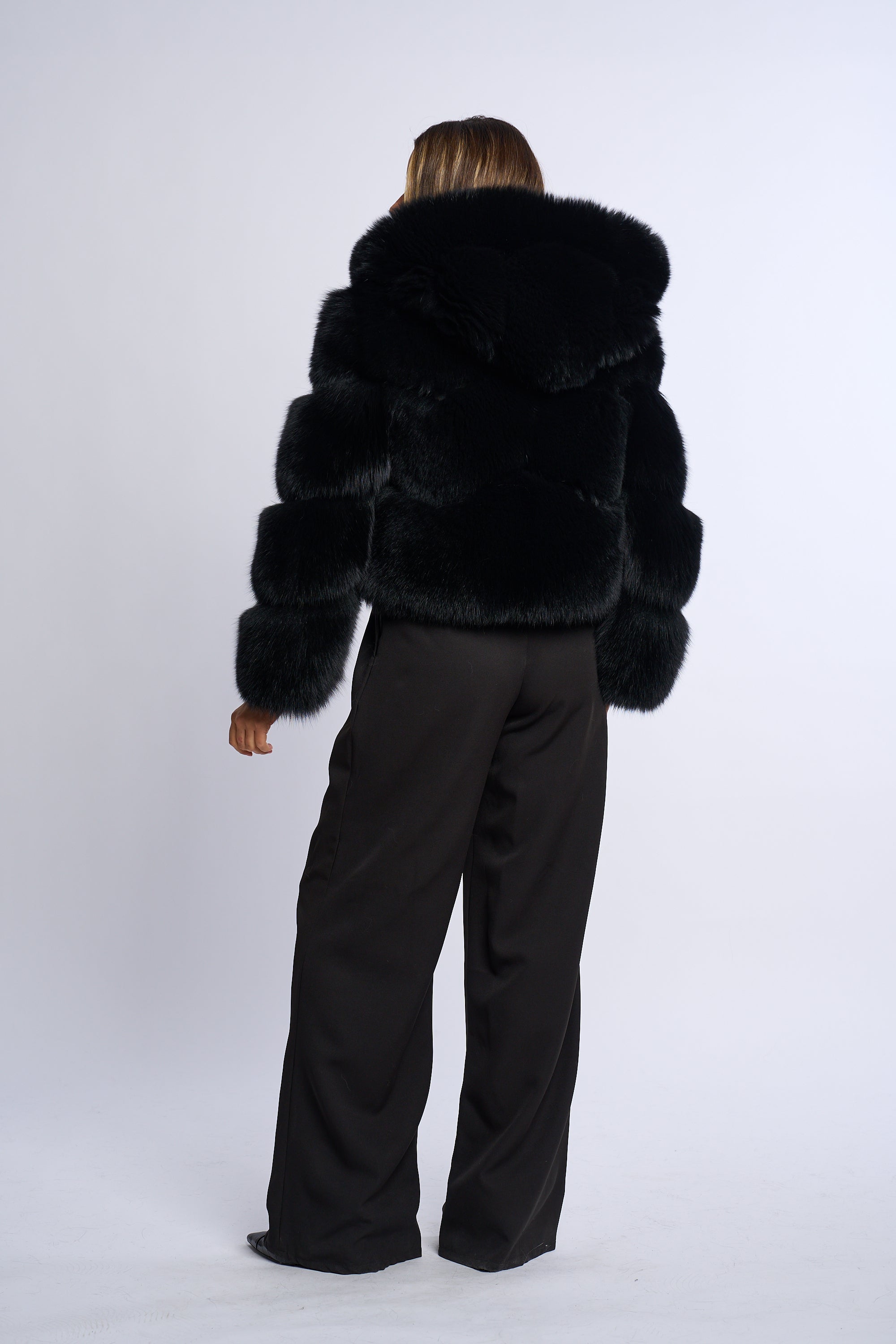 Haina blana naturala R3, model impletit cu gluga, negru