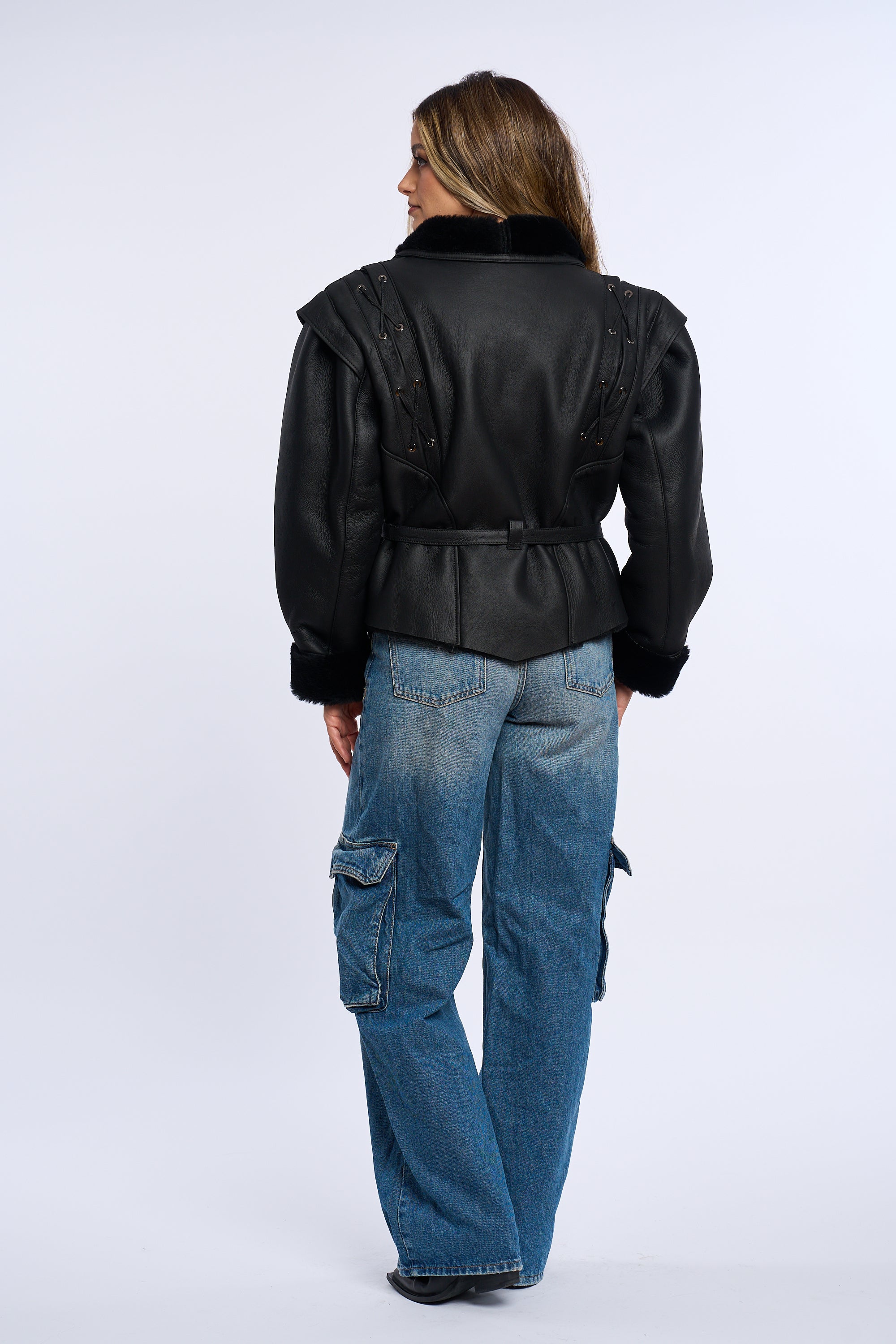 Cojoc din blana de miel, Black