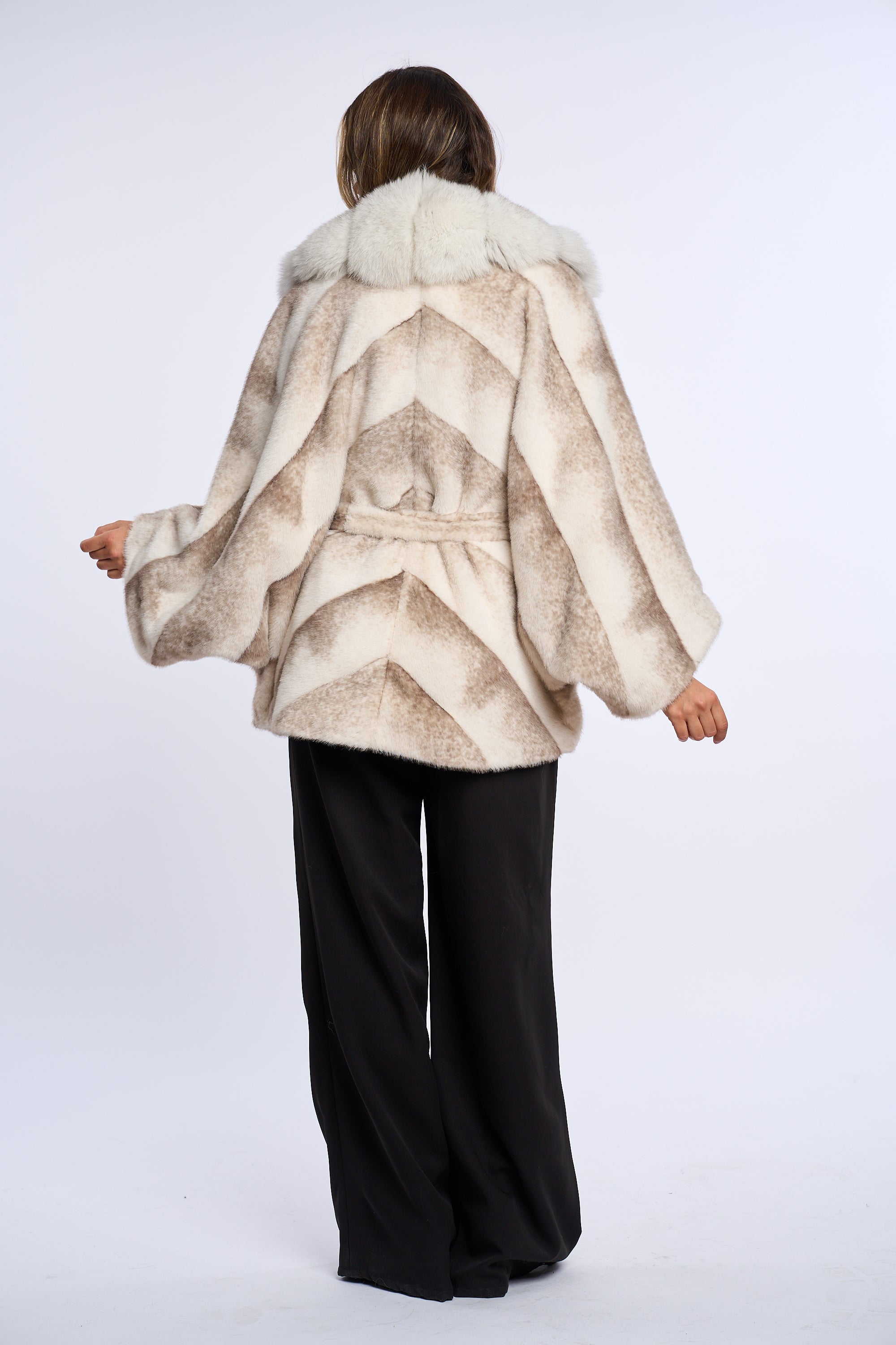 Palton alcantara stil fluture cu blana de vulpe, alb