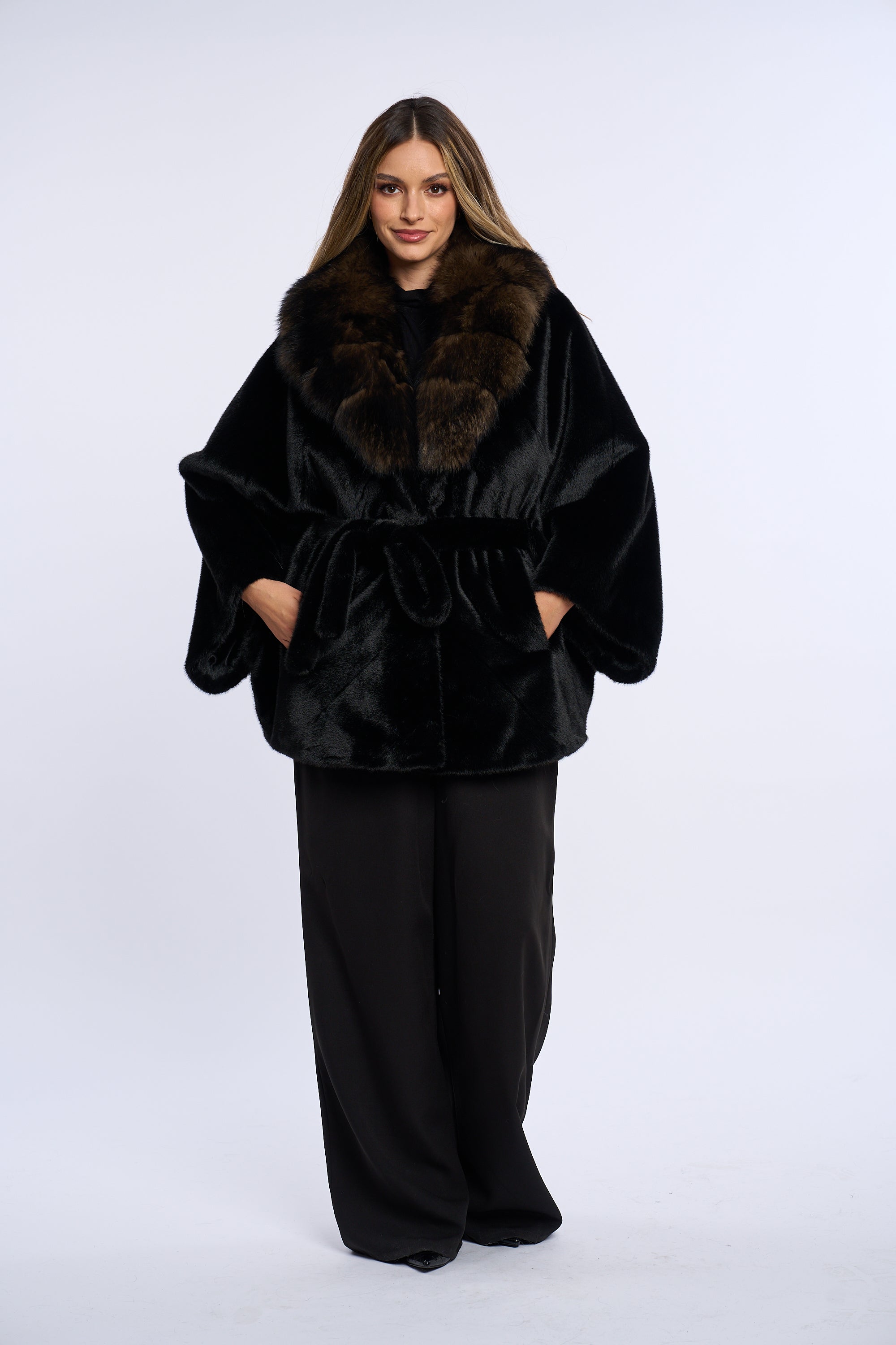 Palton alcantara stil fluture cu blana de vulpe, negru cu vulpe maro
