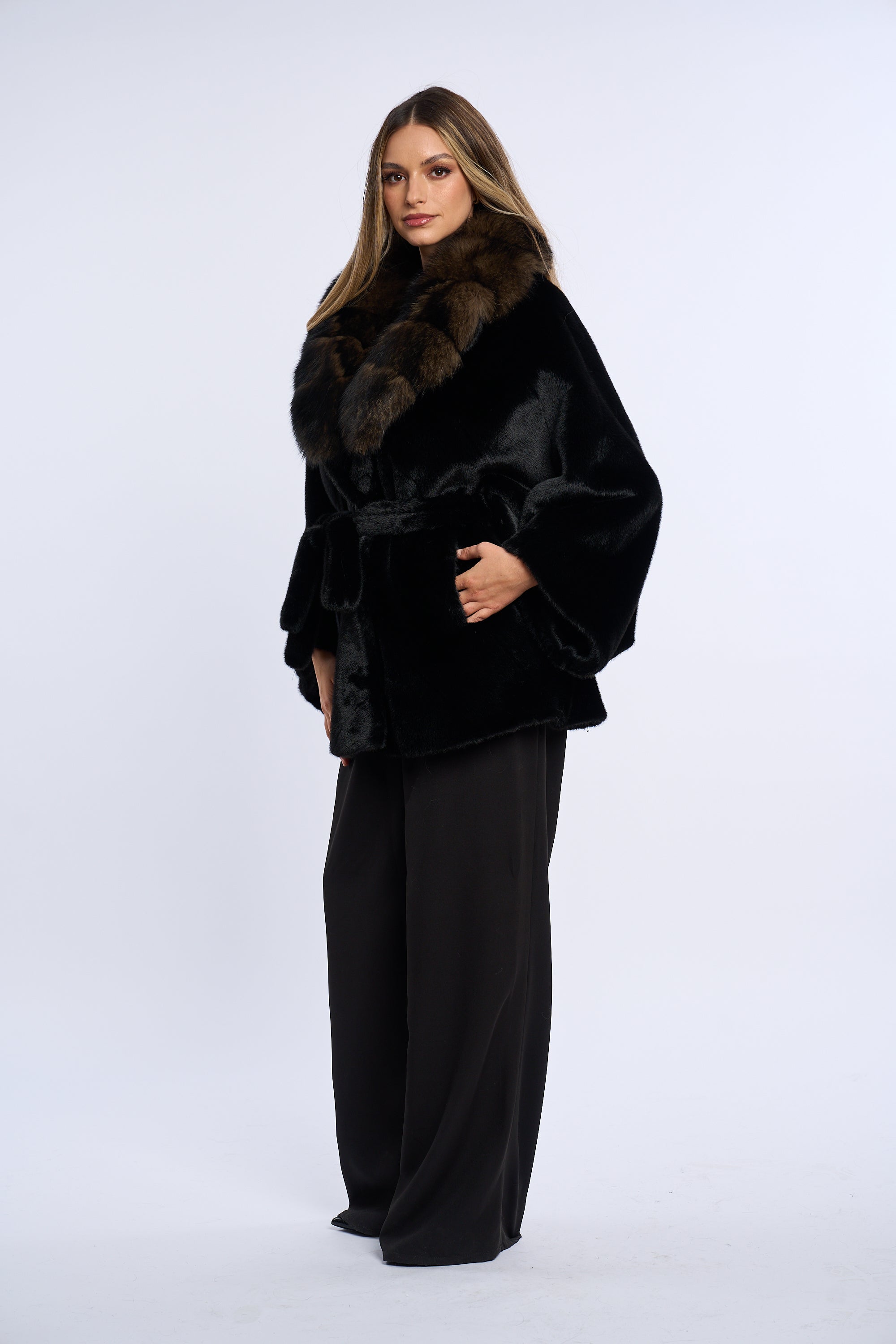 Palton alcantara stil fluture cu blana de vulpe, negru cu vulpe maro