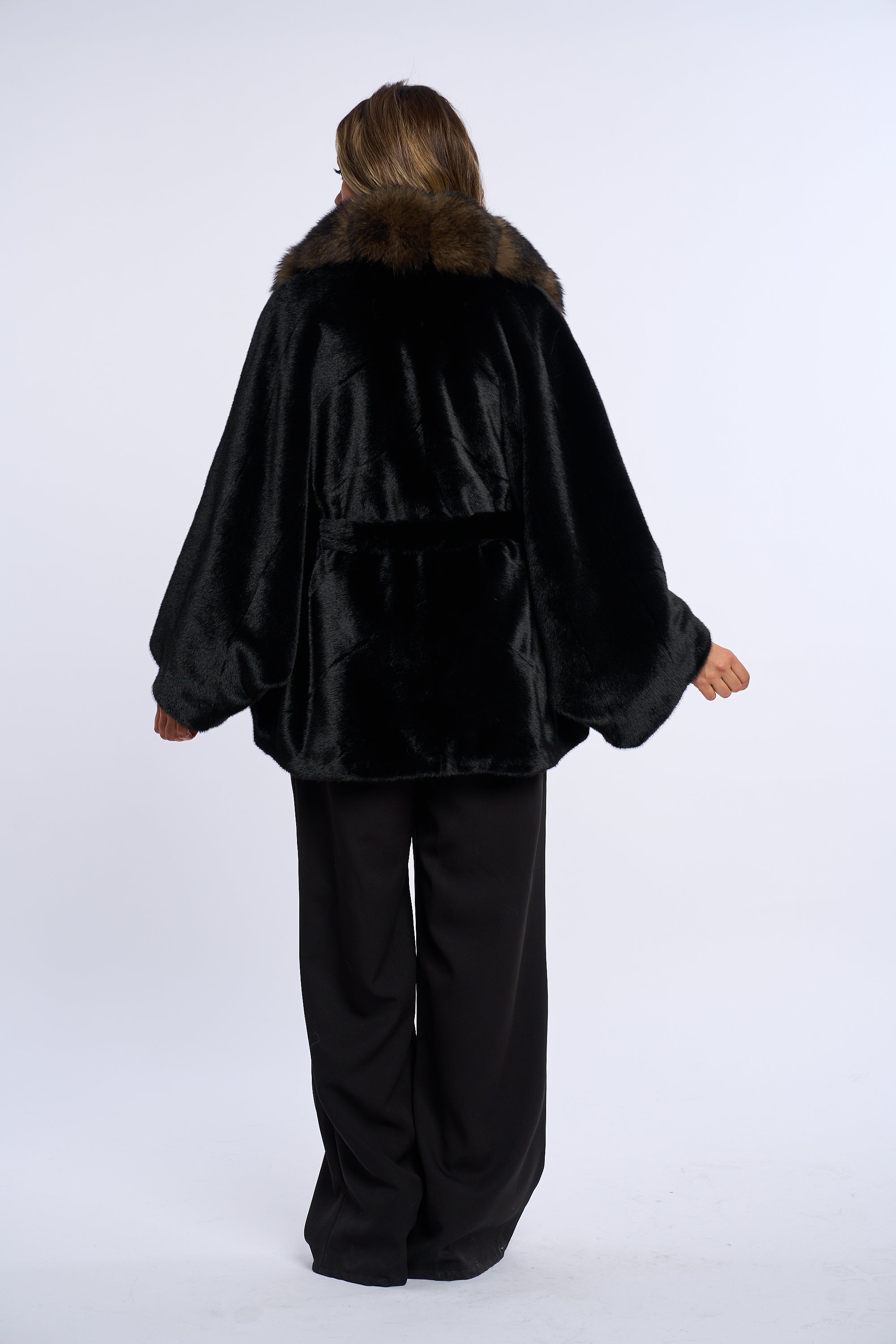 Palton alcantara stil fluture cu blana de vulpe, negru cu vulpe maro