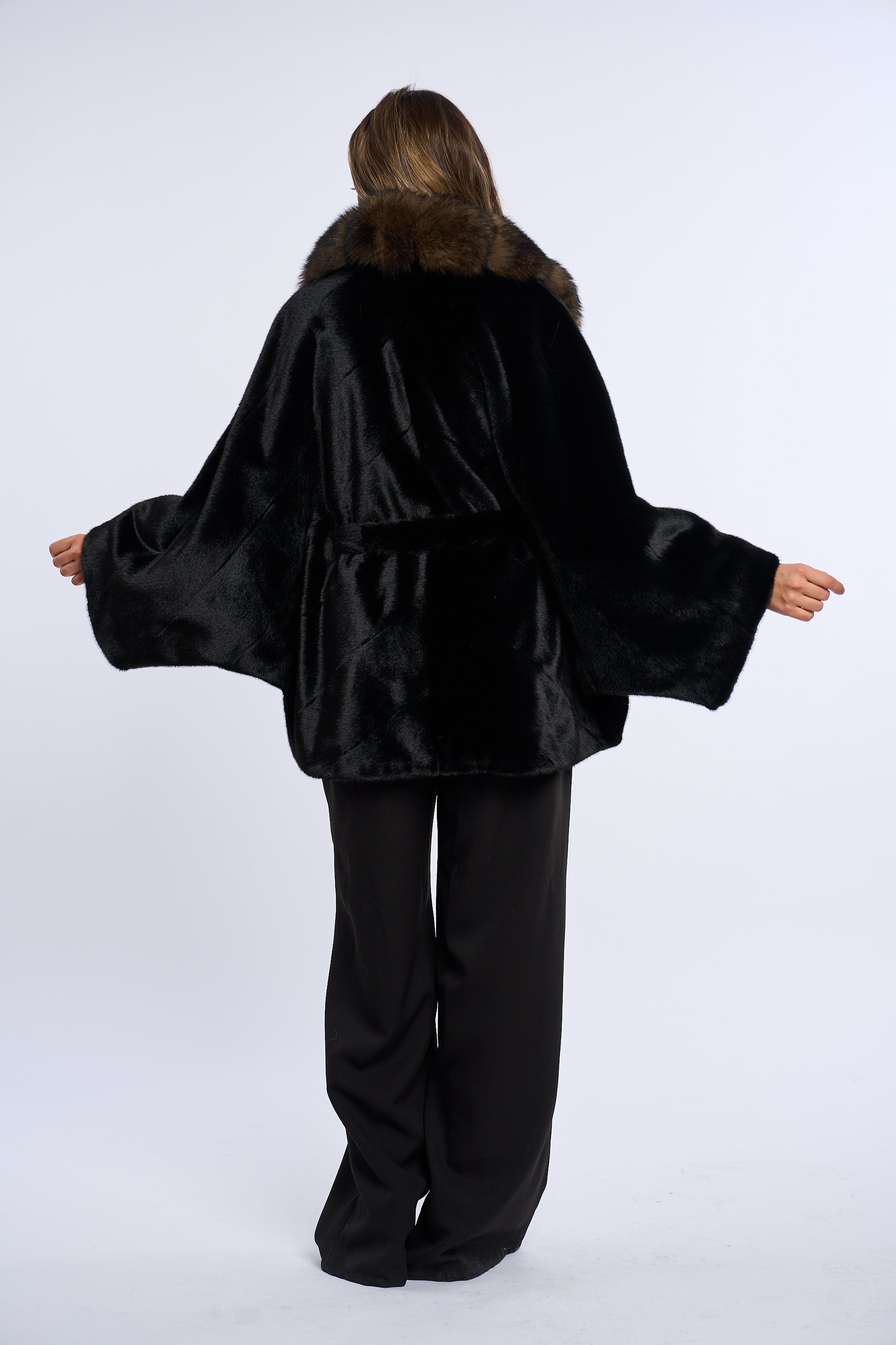 Palton alcantara stil fluture cu blana de vulpe, negru cu vulpe maro
