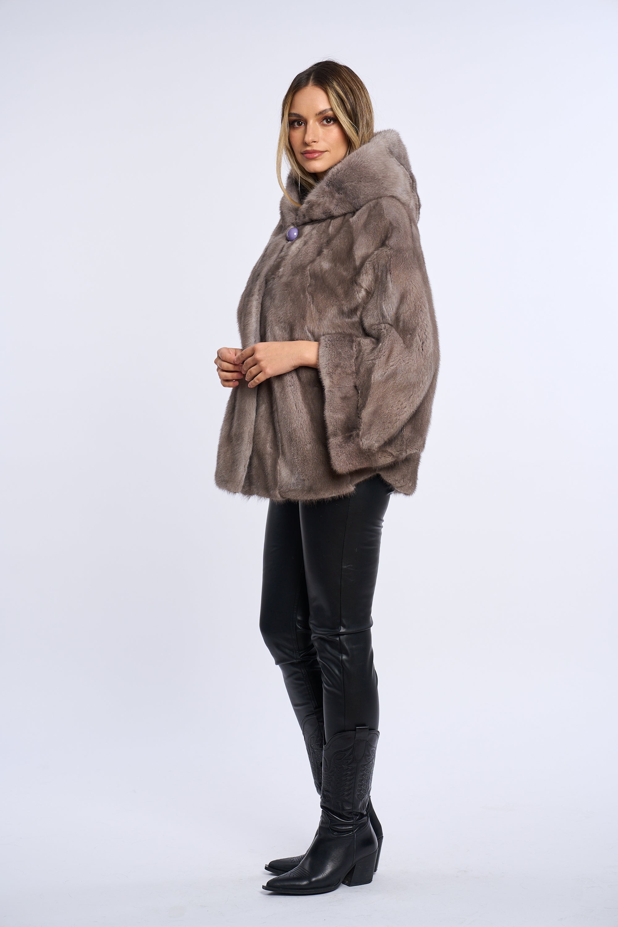 Haina din blana naturala de vizon stil poncho cu gluga, Silver
