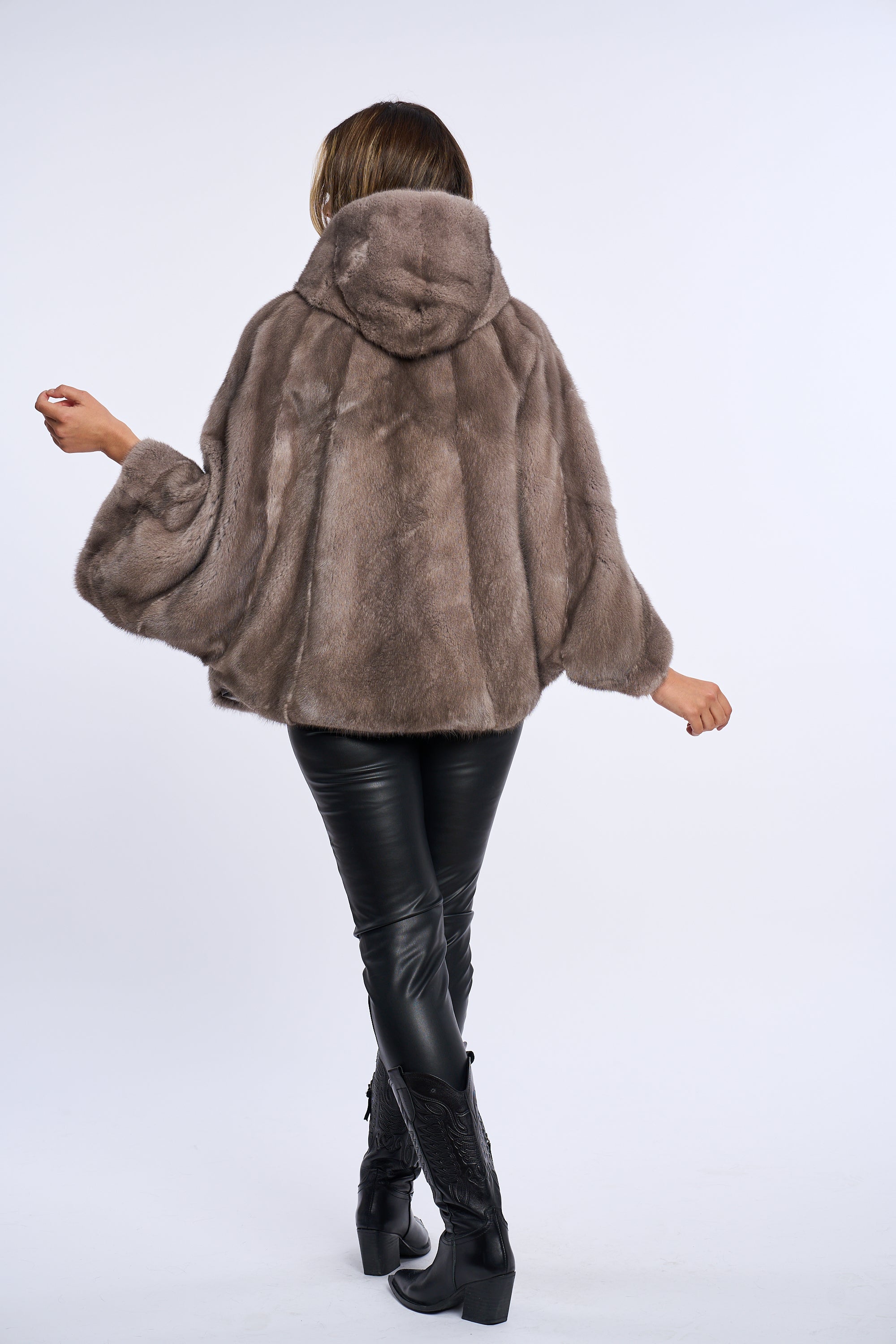 Haina din blana naturala de vizon stil poncho cu gluga, Silver