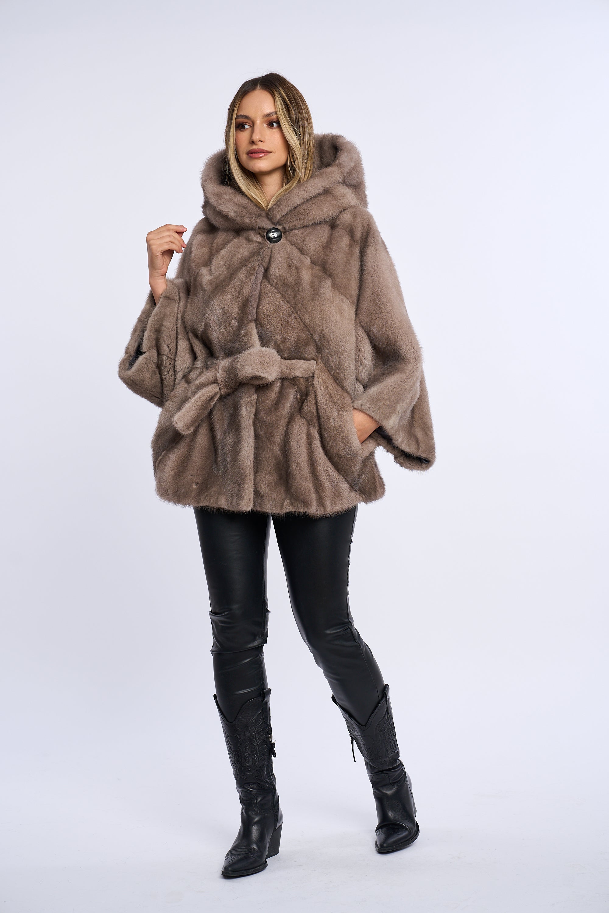 Haina blana naturala de vizon, stil fluture, model in V